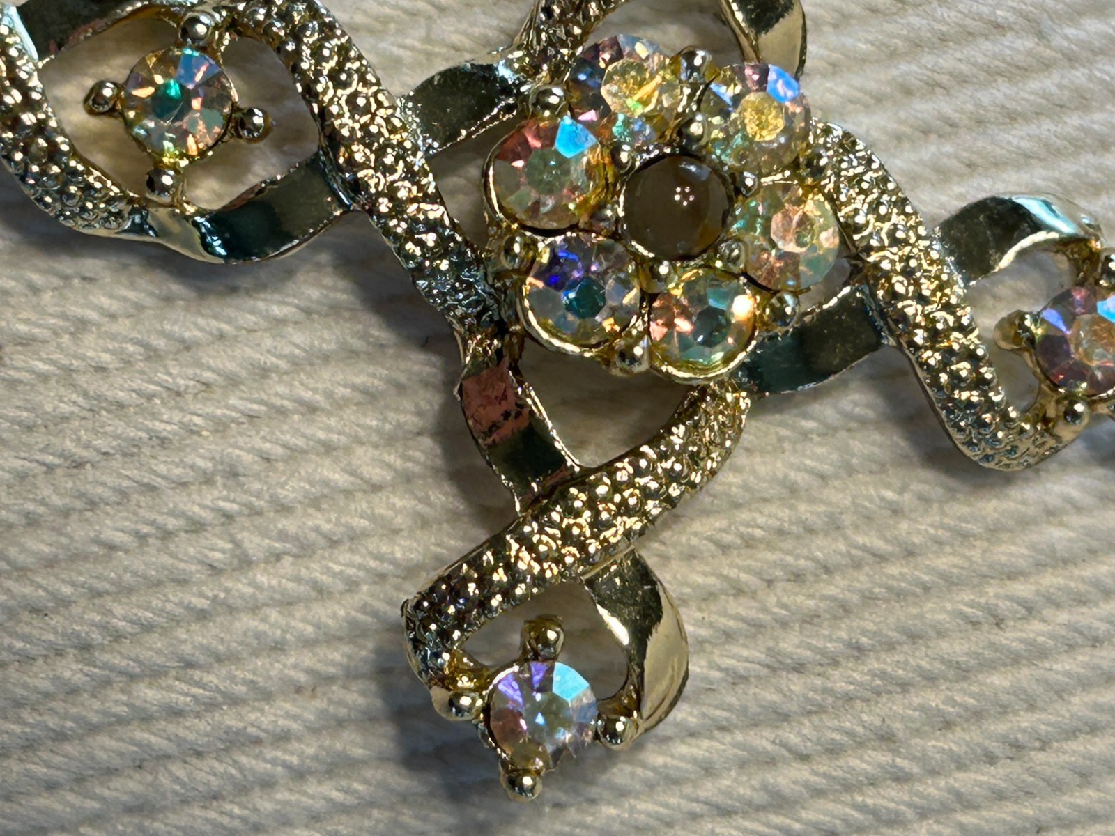 Vtg Pendant Cross gold-tone aurora borealis crystals 18 Inch Chain