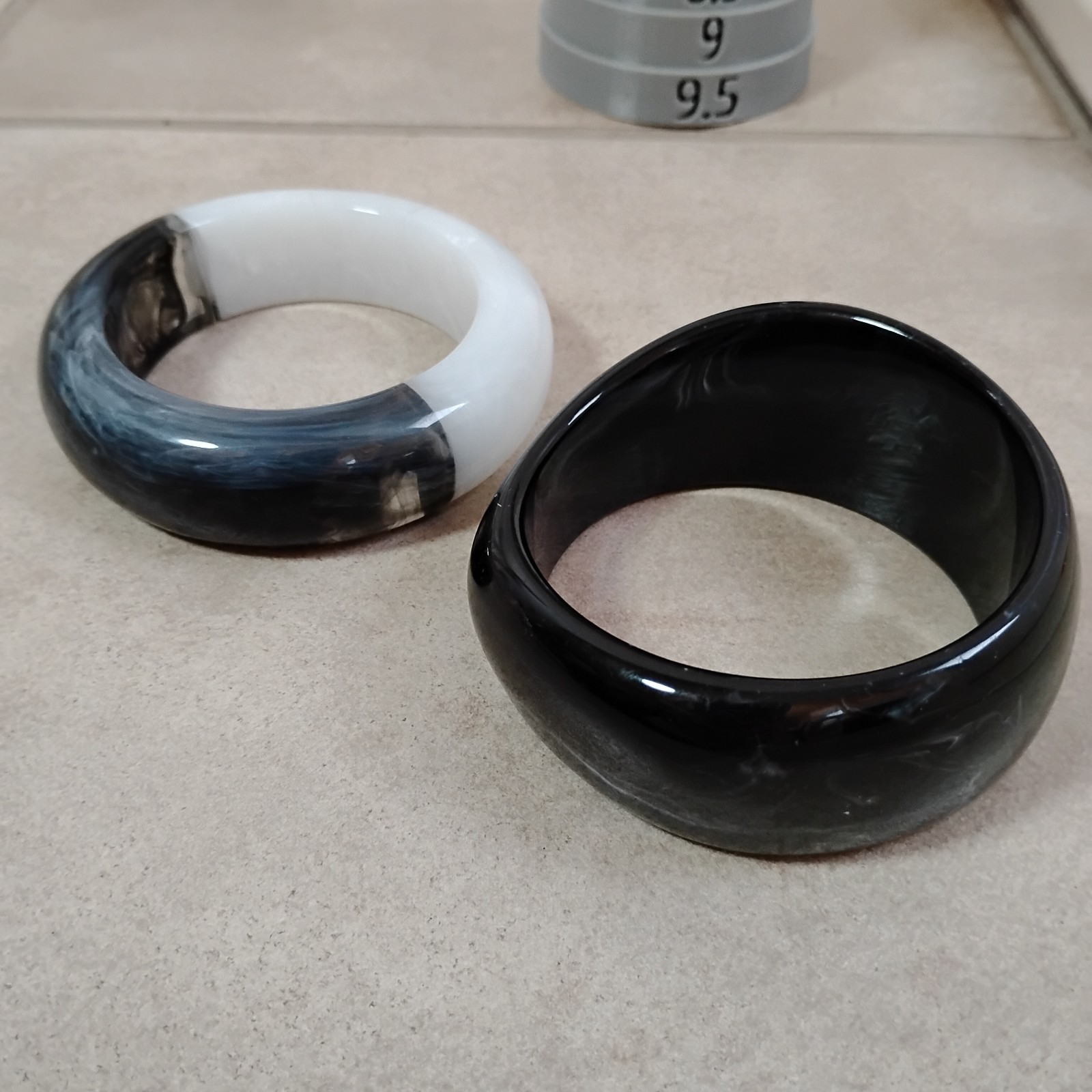 Black White Chunky Bangle Bracelets Marbled NEW Sz 8-8.5 Lot Plastic Resin