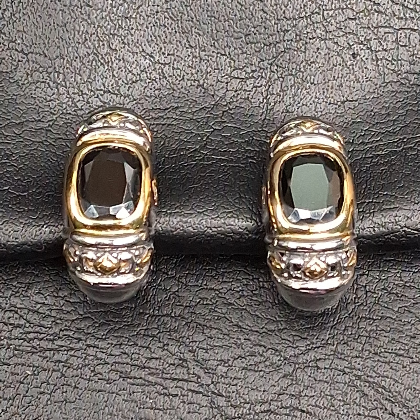 Fragrant Jewels JF USA Gold/ Silver Clip Earrings Whit Black Glass Stone. 18.043