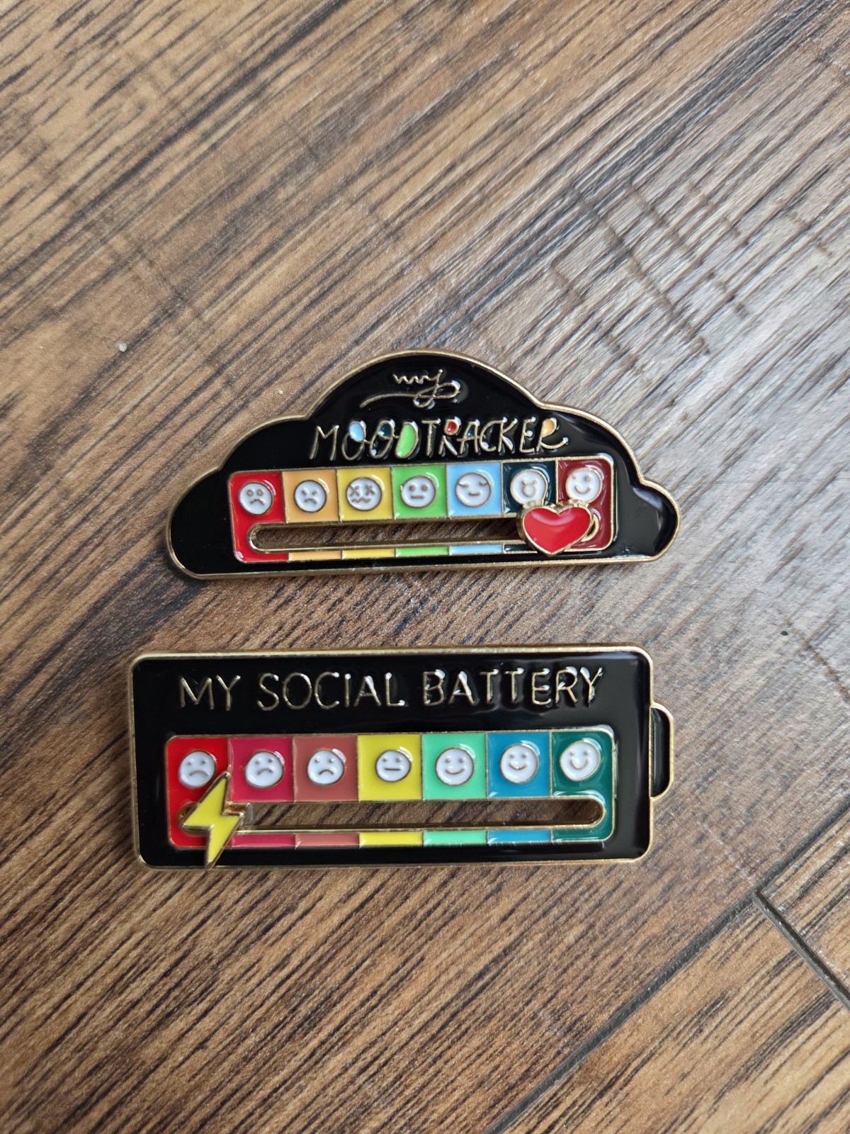 Social Battery and Mood Slider Pin – 7-Mood Expression Interactive Pin