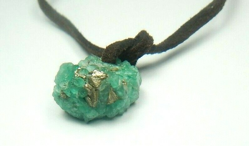 Colombian Emerald Rock with crystals 15.00 Cts Mineral Beryl Cow Leather Muzo Mi