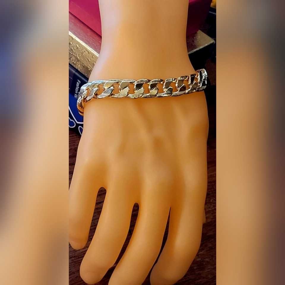 pulsera de la santa muerte con broche elegante en oro laminado 14k para hombre