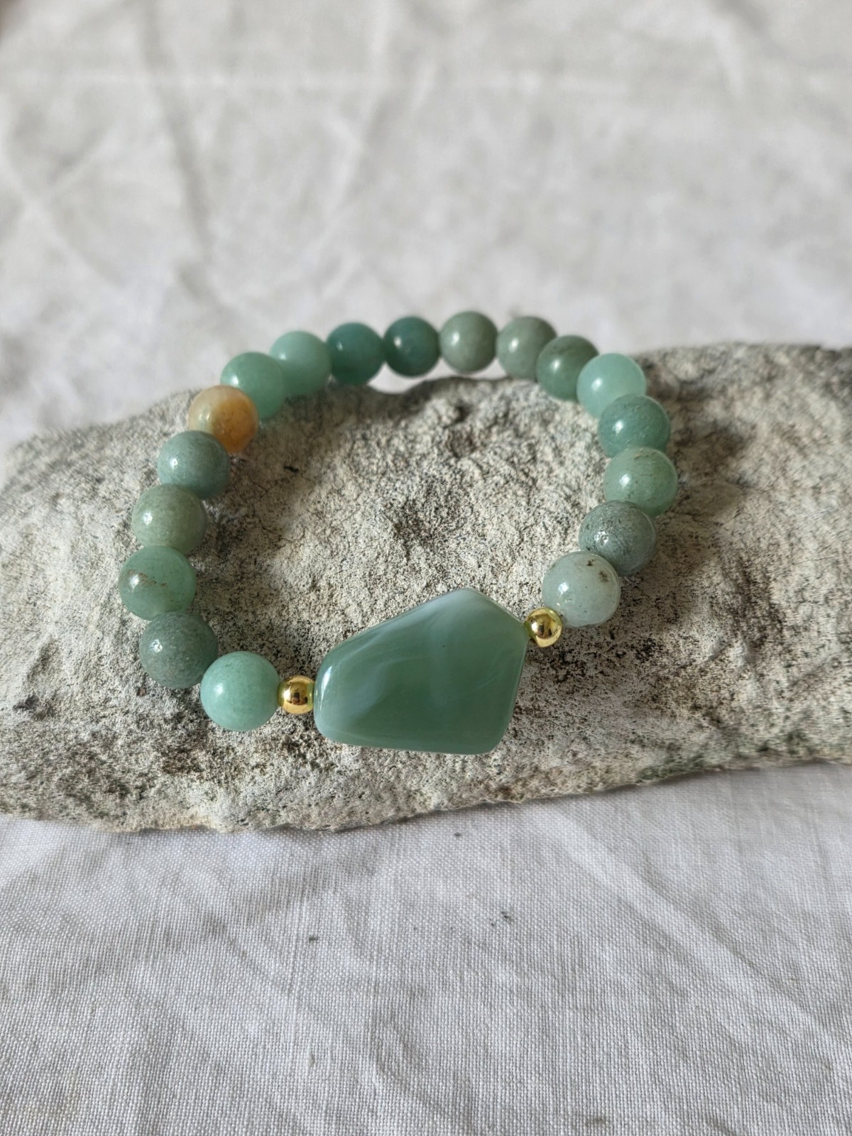 NWOT! Pretty Bracelet with Round Turquoise and Gold Colored Beads