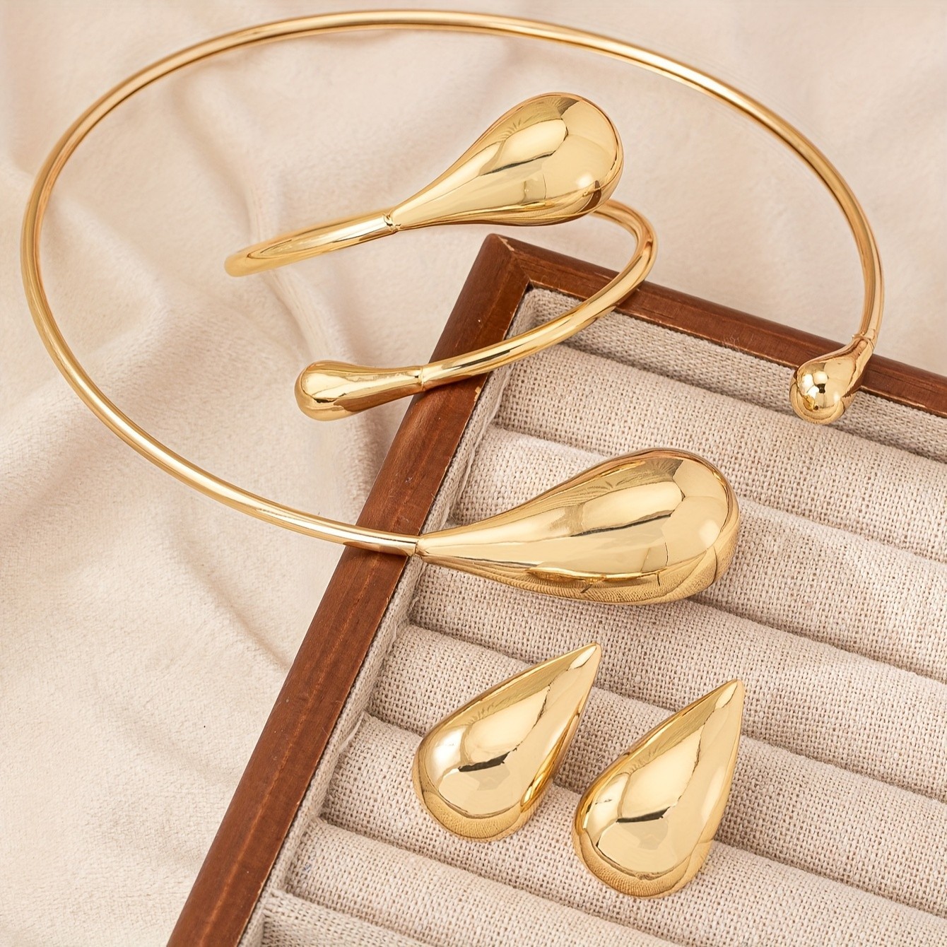 Women’s Vintage Teardrop Jewelry Set Necklace Bracelet Earrings 3-Piece Alloy