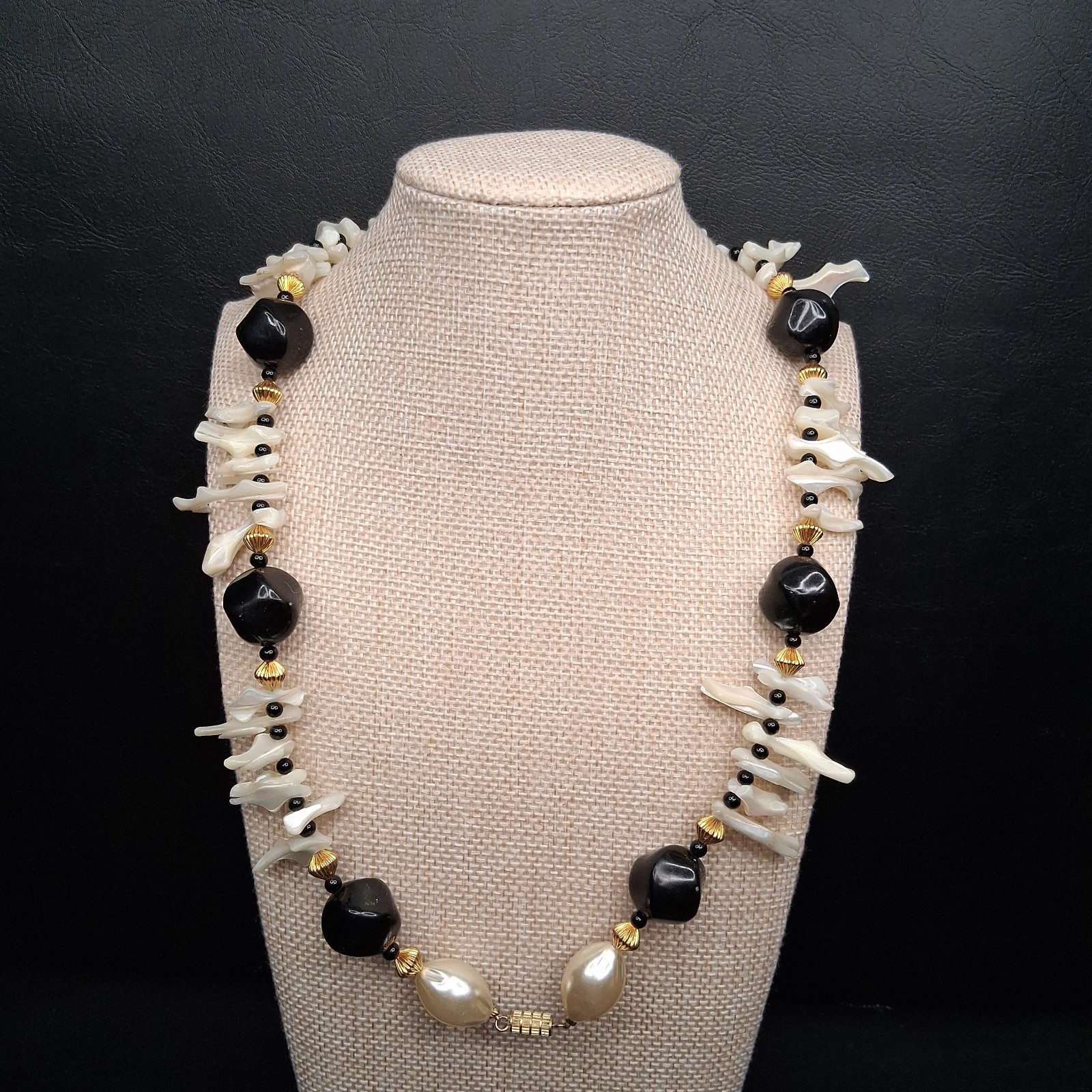 Vintage Mother of Pearl Black Beads Necklace Whit Triangle Pendant. 17.995