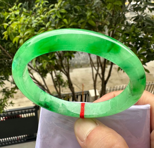 Grade A Natural Green Jadeite Bangle Icy Vivid Green Fine Jewelry Bracelet 59mm