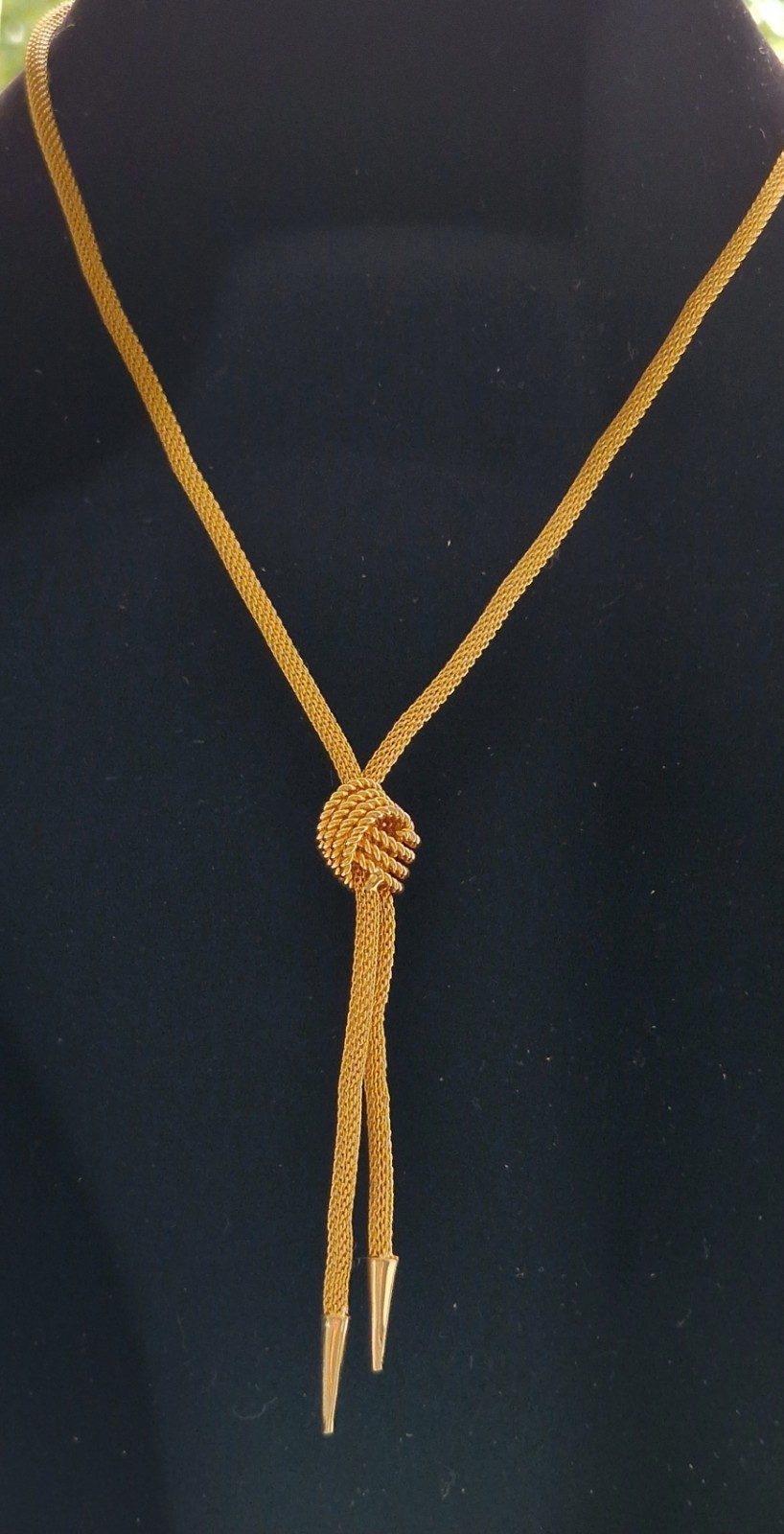 Vintage gold‑tone mesh knot necklace – 57cm, fixed knot, cone ends
