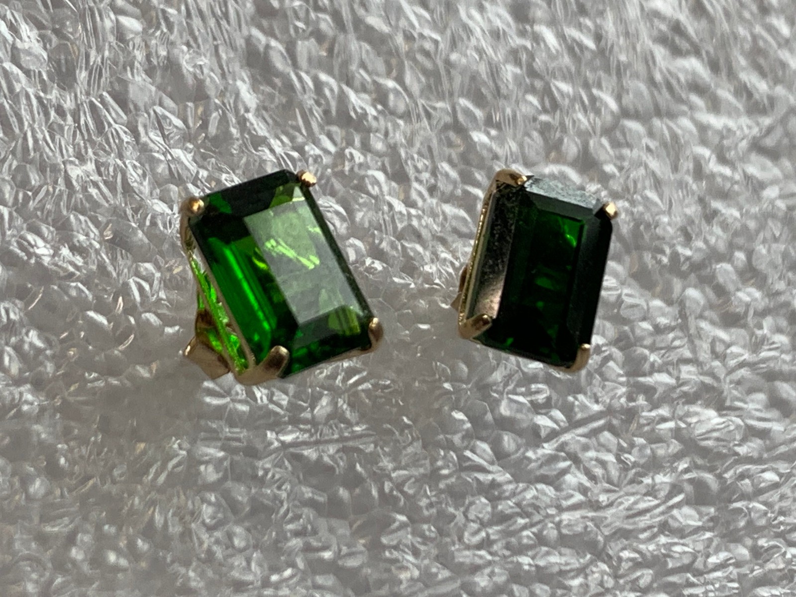 10K Yellow Gold Earrings .68g Fine Jewelry Baguette Emerald Look Studs *READ*