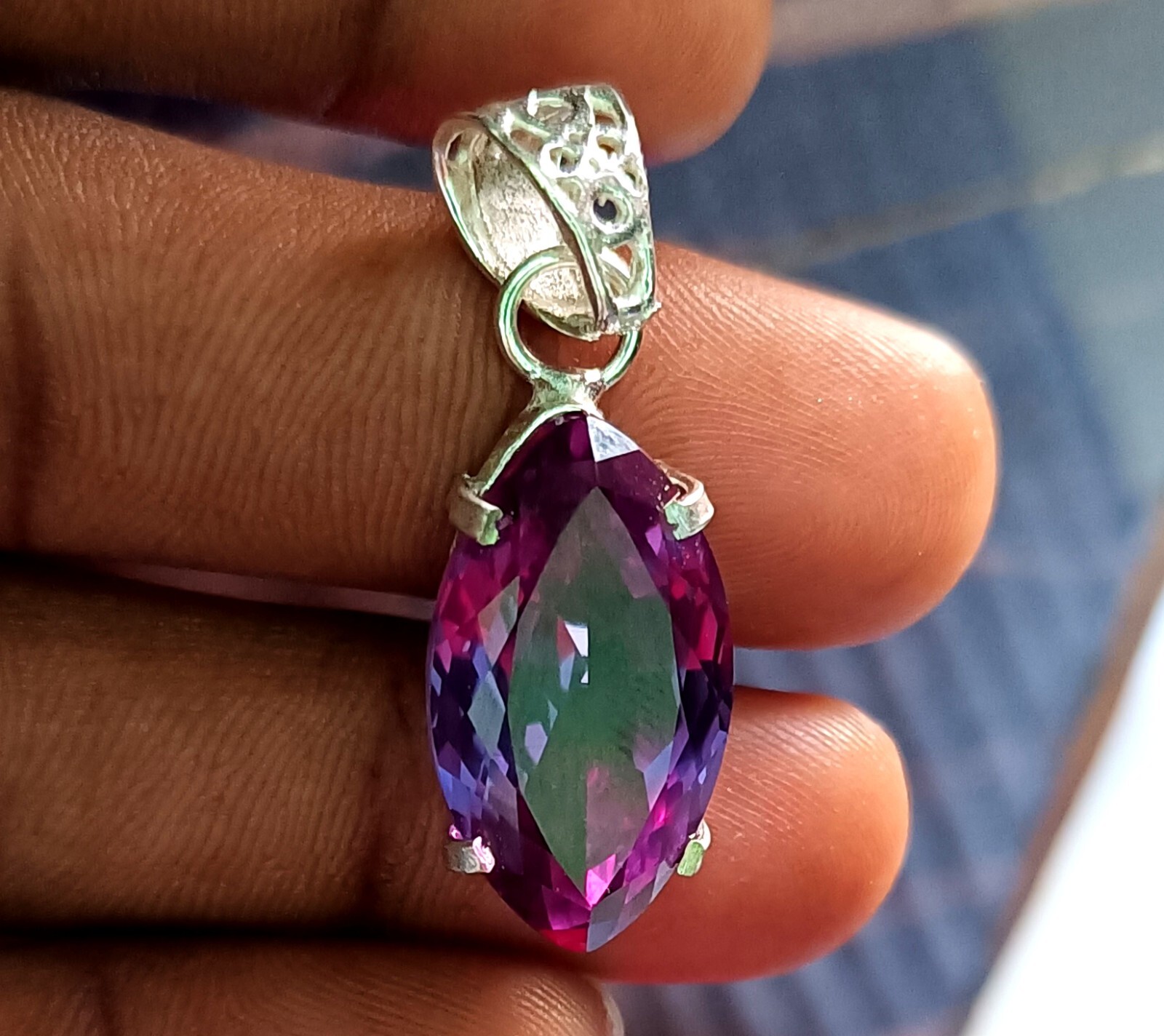 Natural Alexandrite Pendant Bi-Color Gemston,925 Sterling Silver Pendant 38.40Ct