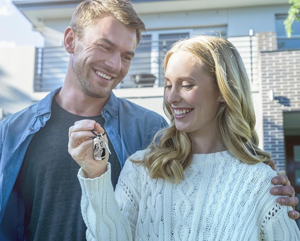 We Engarve Your Family Pic On Tag As Keychain Or Necklace