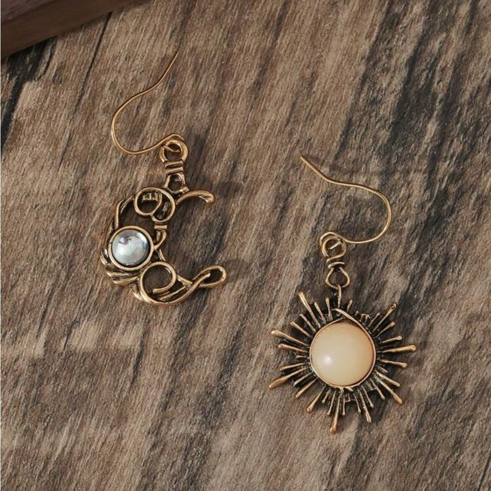 Vintage Bohemian Style Zinc Alloy Sun Moon Stars Asymmetrical Earrings