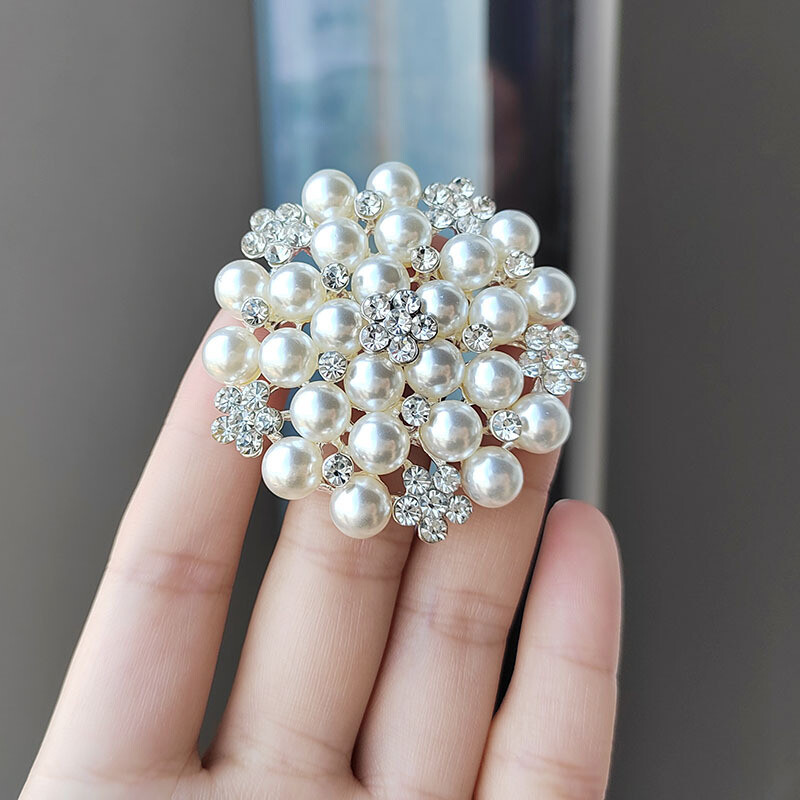 Exquisite Women Men Fashion Flower Pearl Brooch Badges Elegant Lady Classic Pin