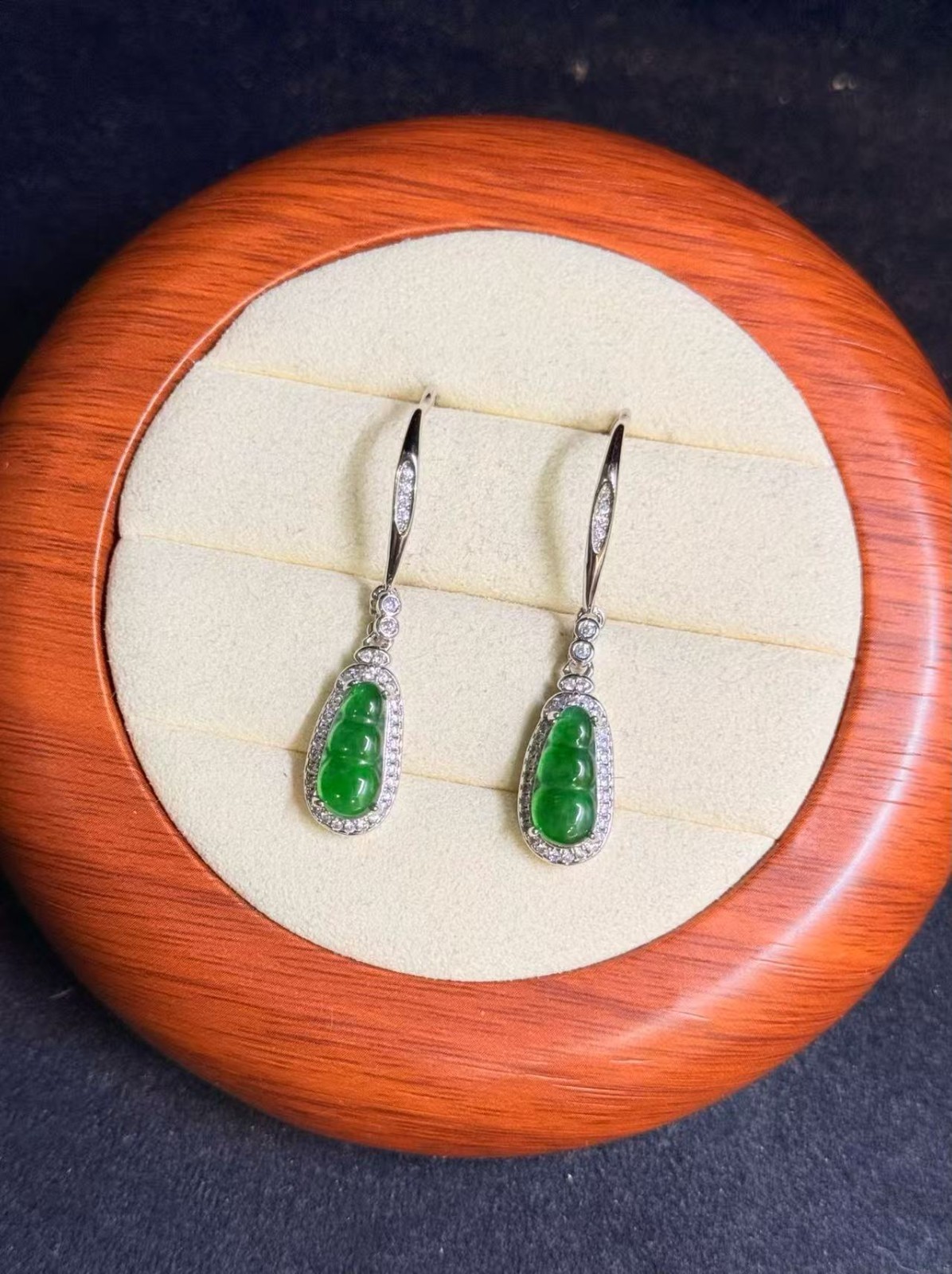 Top Natural imperal green jadeite stud earring