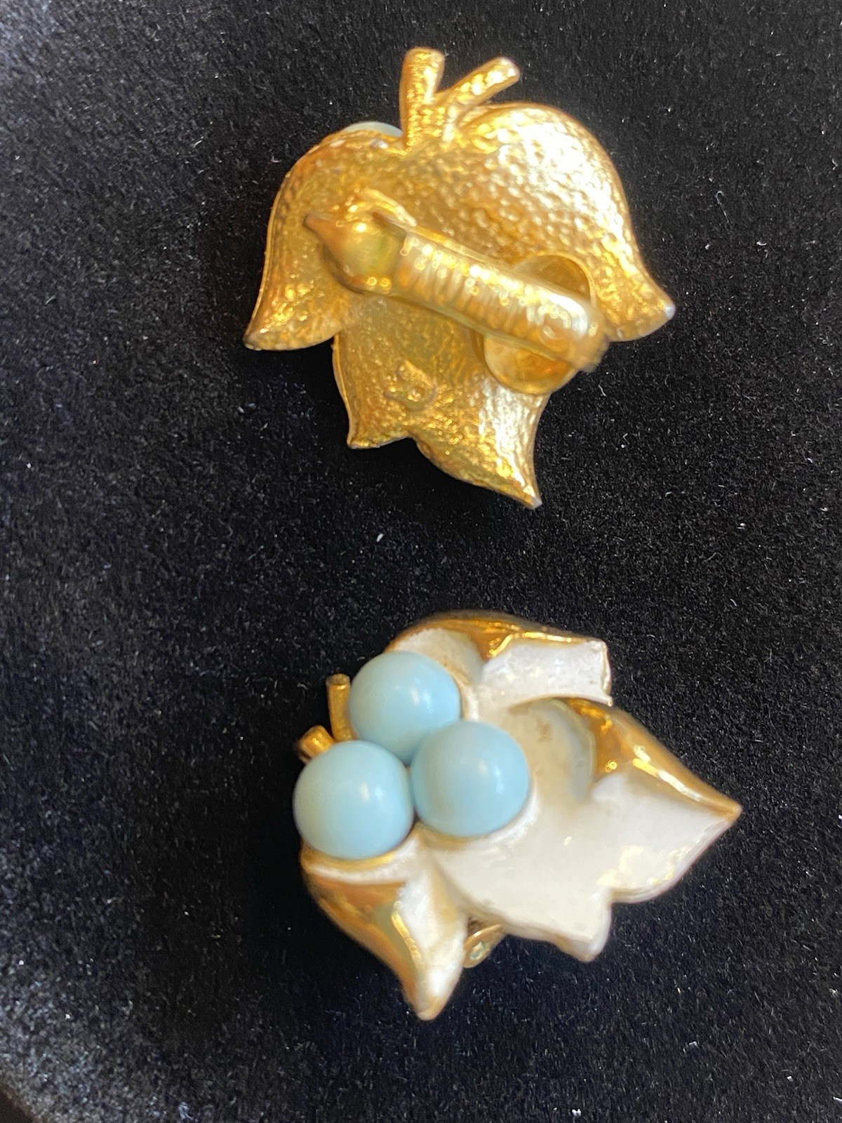 Vintage 1967 Sarah Coventry Placid Beauty Earrings.