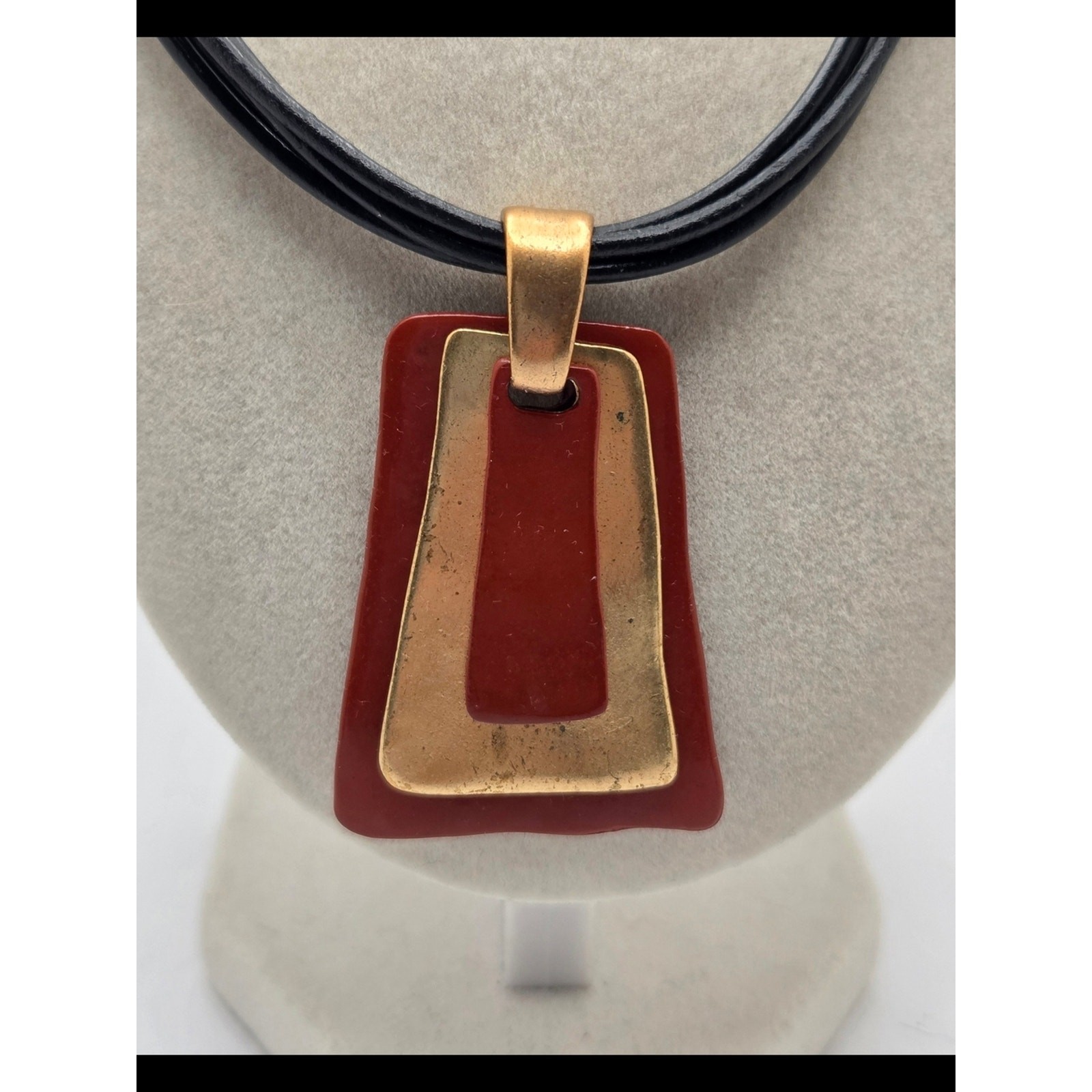 Chico’s Mid-Century Modern Style Resin & Brass Pendant Necklace Multi-Strand Cor