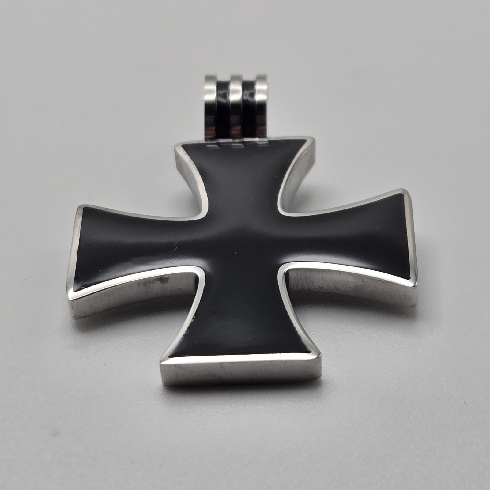 BLACK IRON CROSS PENDANT CHARM / 18″-24″ STAINLESS STEEL CURB CHAIN NECKLACE