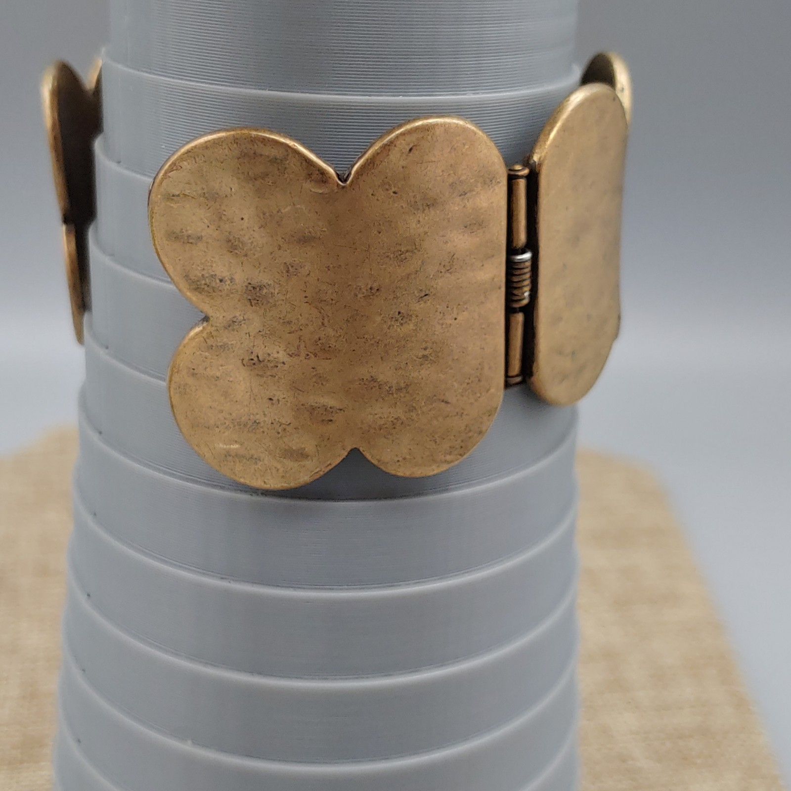 Coldwater Creek Hammered Brass Cuff Bracelet Brass Tone Scalloped Edges 36mm 7″