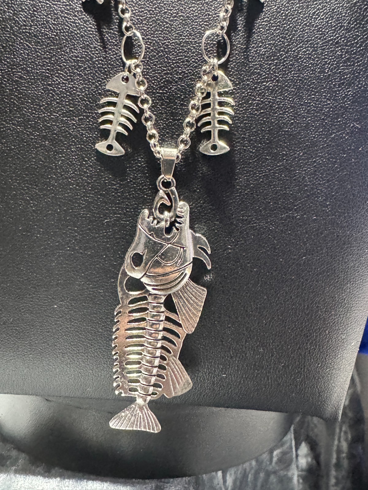 Fish Bones Pendant Necklace Chain Rhodium White Gold Silver Plated 22.5″