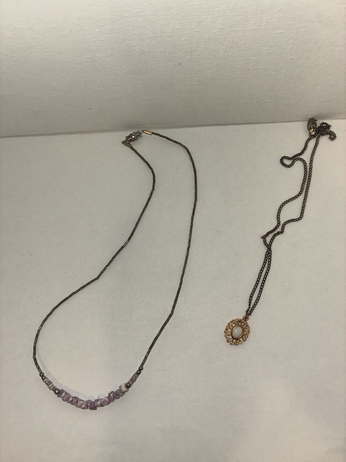 Lot of assorted women’s necklaces/ chains 26 in total.
