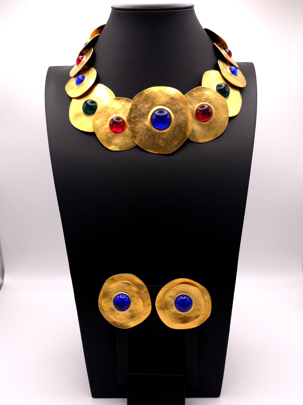 Les Bernard Hammered Gold Disc Necklace & Clip-On Earrings Set Blue Red Green