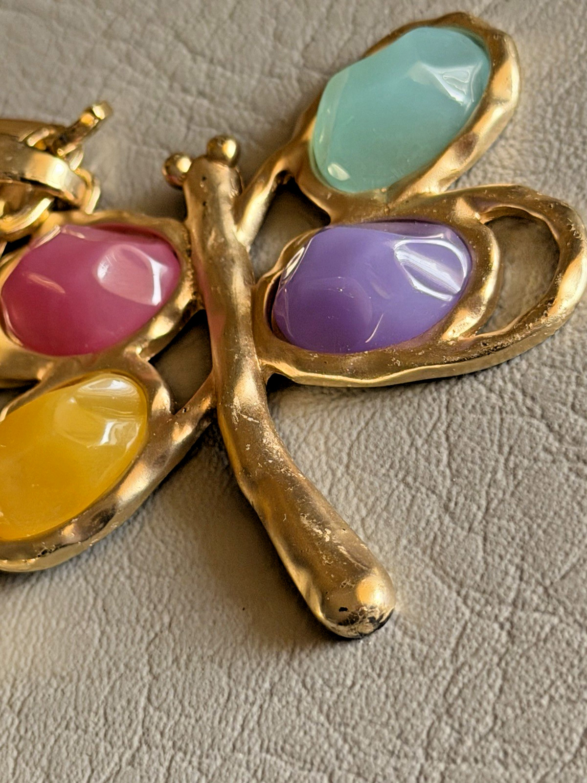 Gold Tone Paperclip Chain Link Necklace Multicolor Dragonfly Acrylic Stones 38″