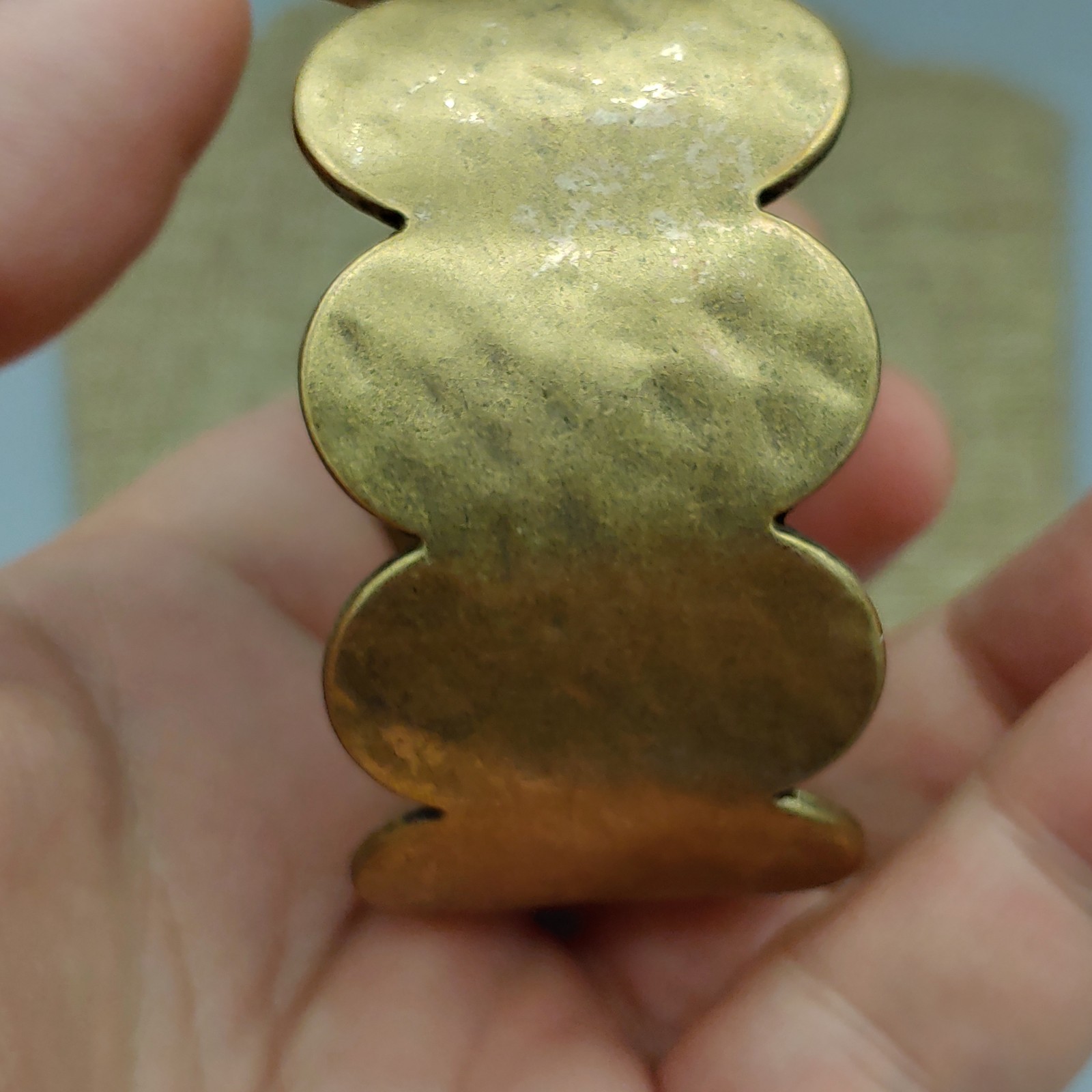 Coldwater Creek Hammered Brass Cuff Bracelet Brass Tone Scalloped Edges 36mm 7″