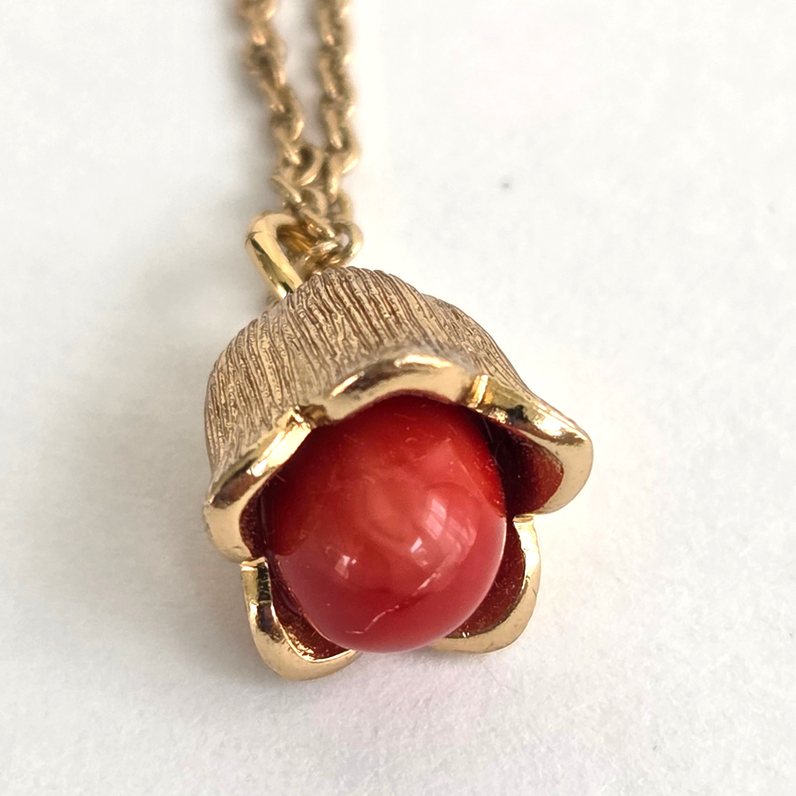 Natural Red Bead Pendant Necklace Gold Color Tulip Scallop Petals Marked