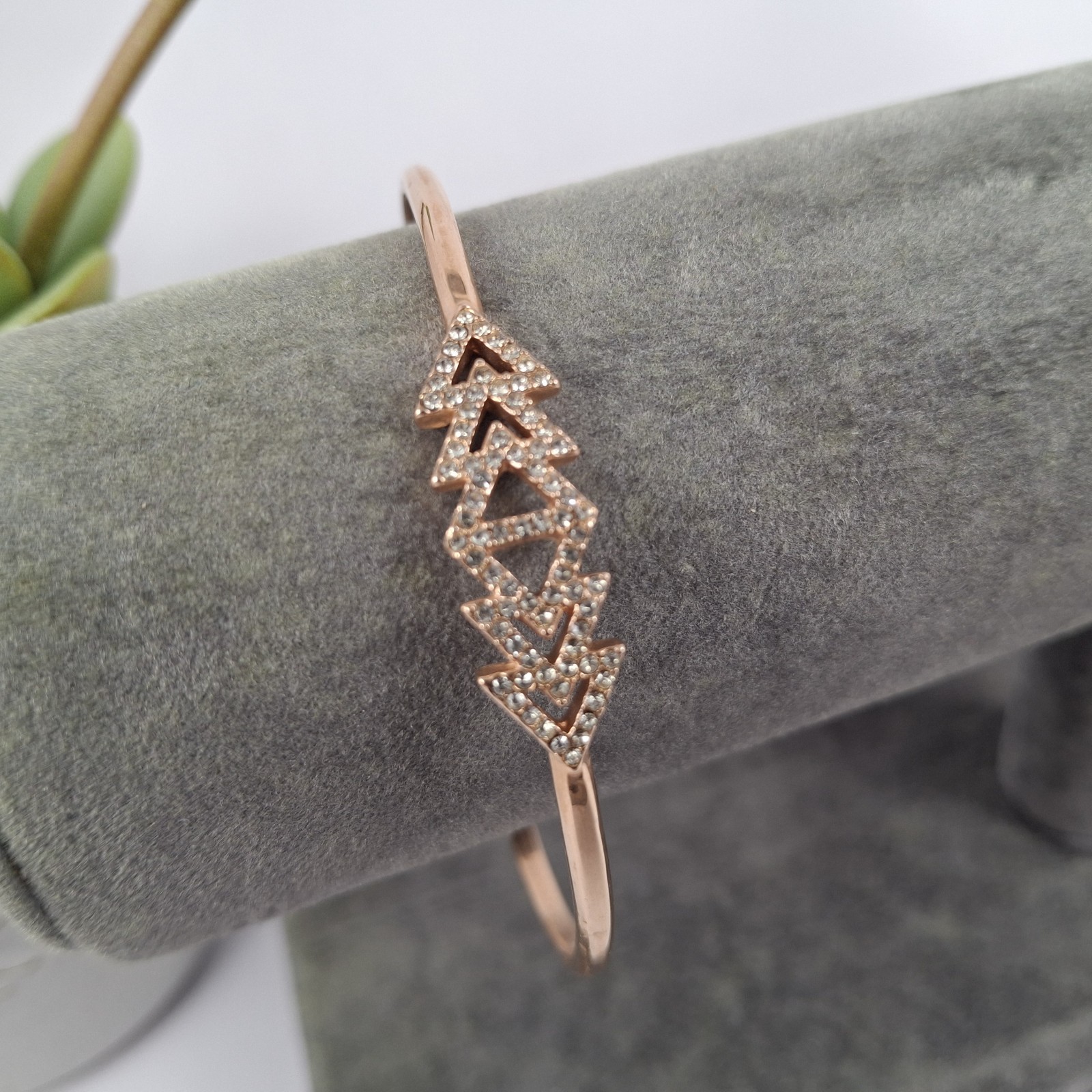 Stella & Dot Rose Gold Tone Crystal Chevron Cuff Bracelet Pave Designer Womens