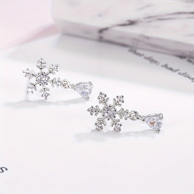 Women’s Snowflake Shaped Earrings Sparkling Rhinestones Elegant Earrings Alloy