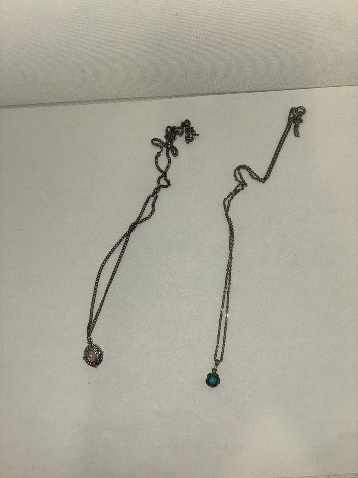 Lot of assorted women’s necklaces/ chains 26 in total.