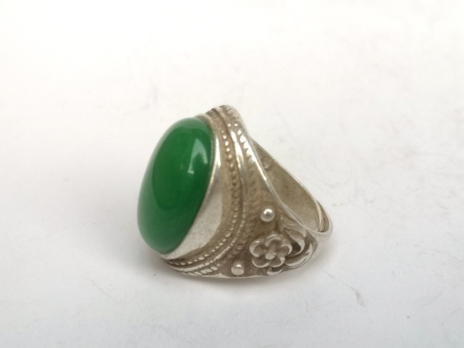 Collection Chinese Tibet Silver Carving Flower Inlay Green Jade Ring Gift
