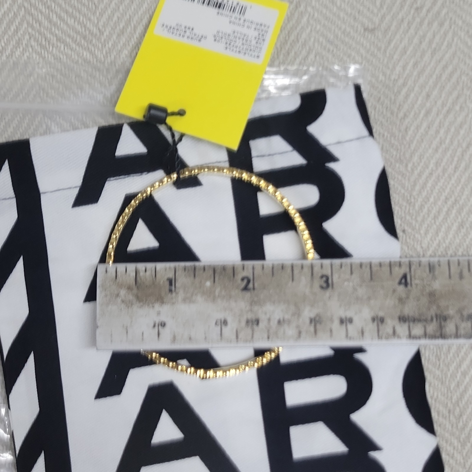Marc Jacobs Signed Bangle Bracelet Cream Gold Round 2.75 in J103MT7PF22-108