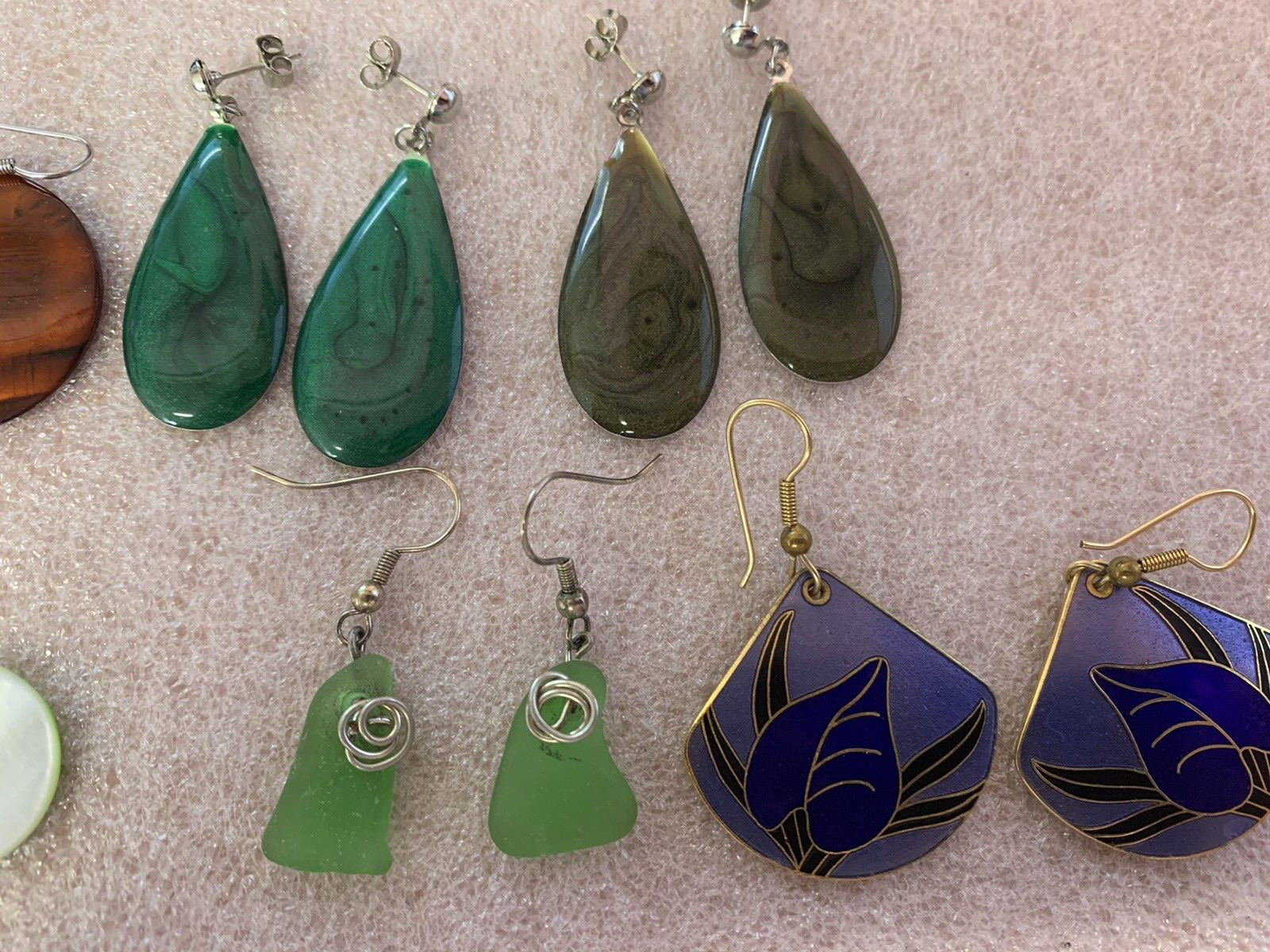 8 Pair Earrings Great Assortment Beads Dangles Dressy Casual
