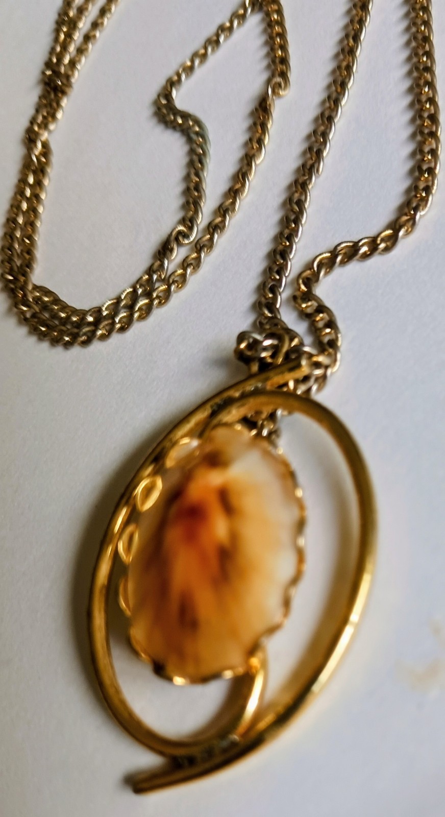 Gold Tone Oval Natural Shell Pendant Necklace Cable Chain Spring Ring Bezel