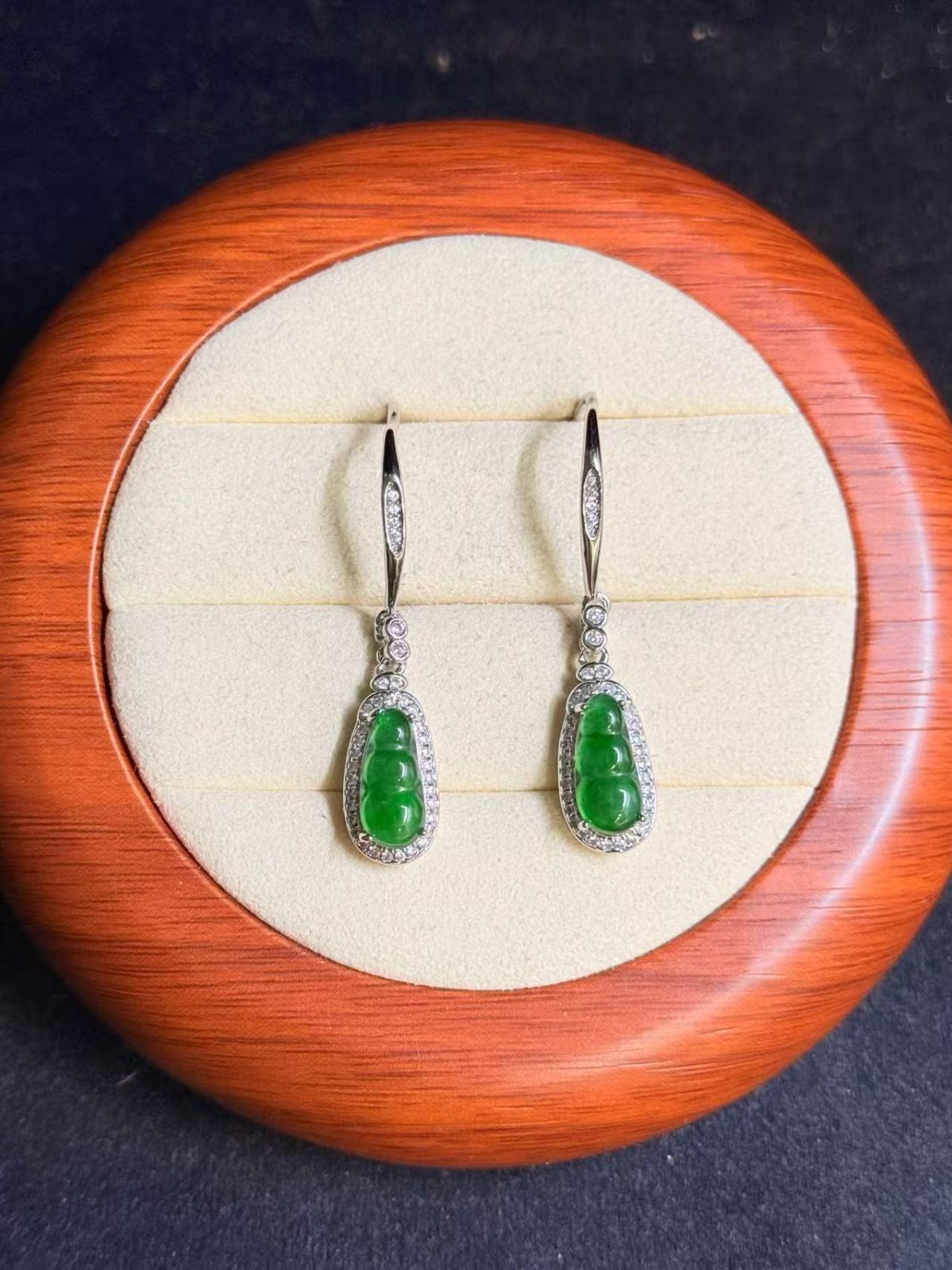 Top Natural imperal green jadeite stud earring