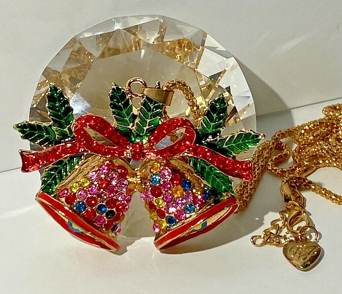 BETSEY JOHNSON CHRISTMAS BELLS MULTICOLOR CRYSTALS BOW HOLLY LEAVES GOLD PENDANT