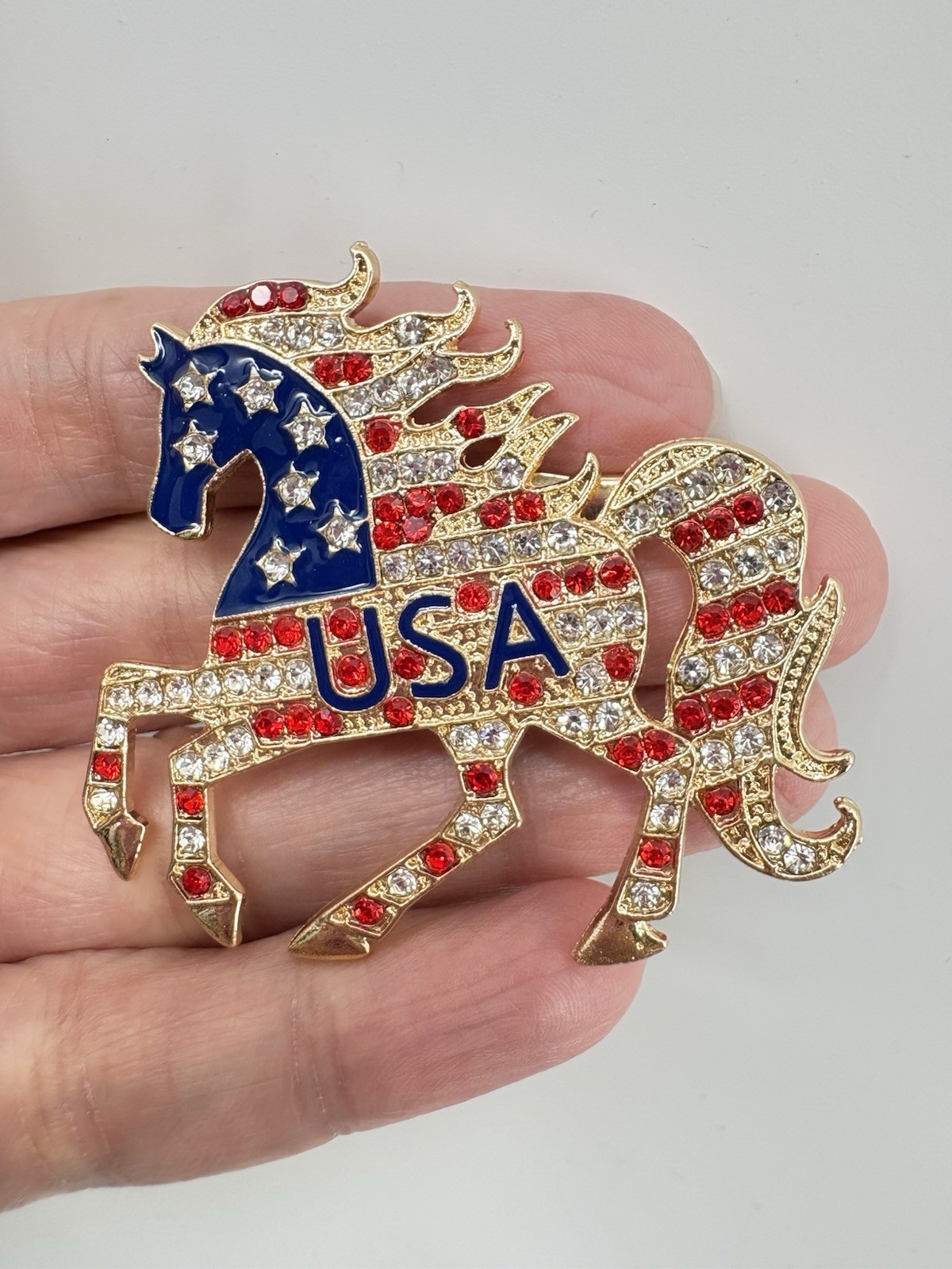 Patriotic Horse Brooch USA American Flag Gold Tone Rhinestone Pin Red White Blue