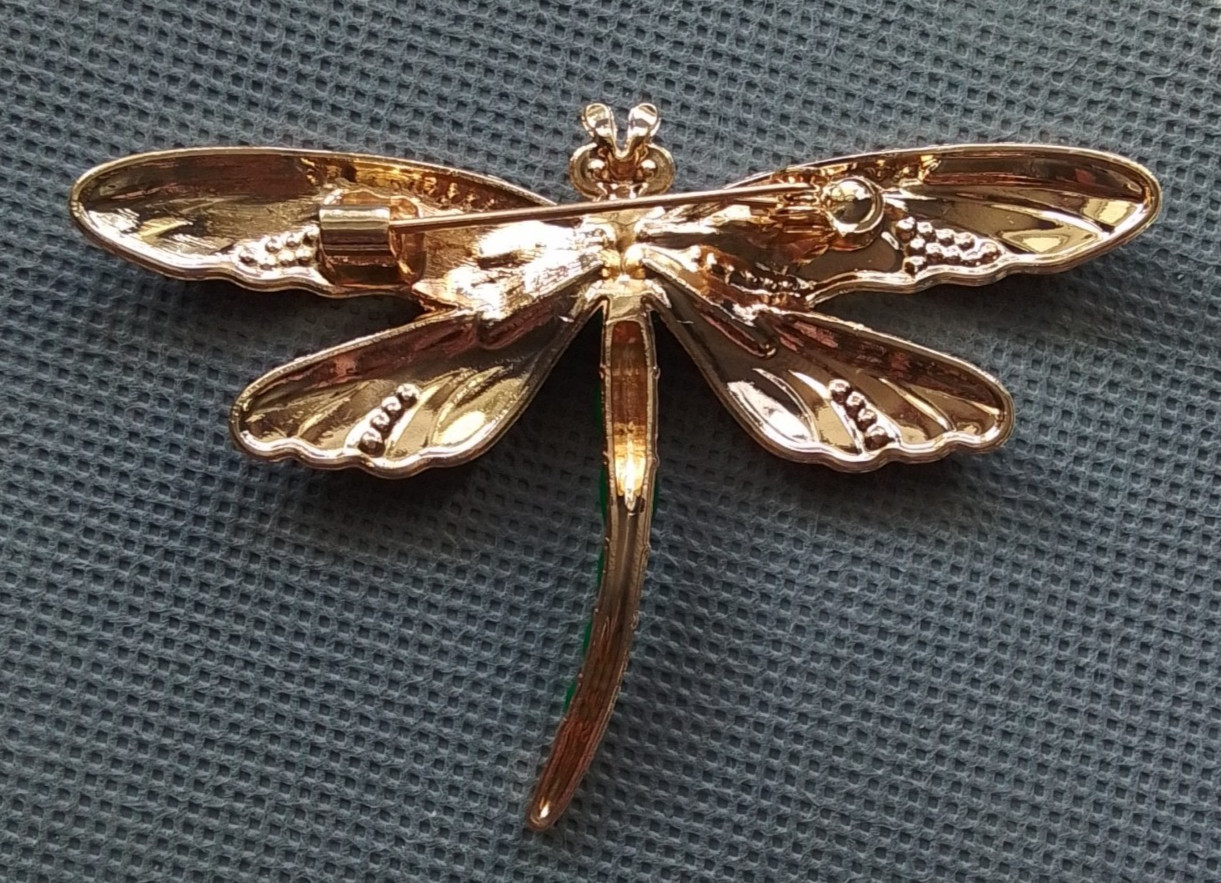 Vintage style dragonfly broch with stunning inset faux diamonds and enamel.