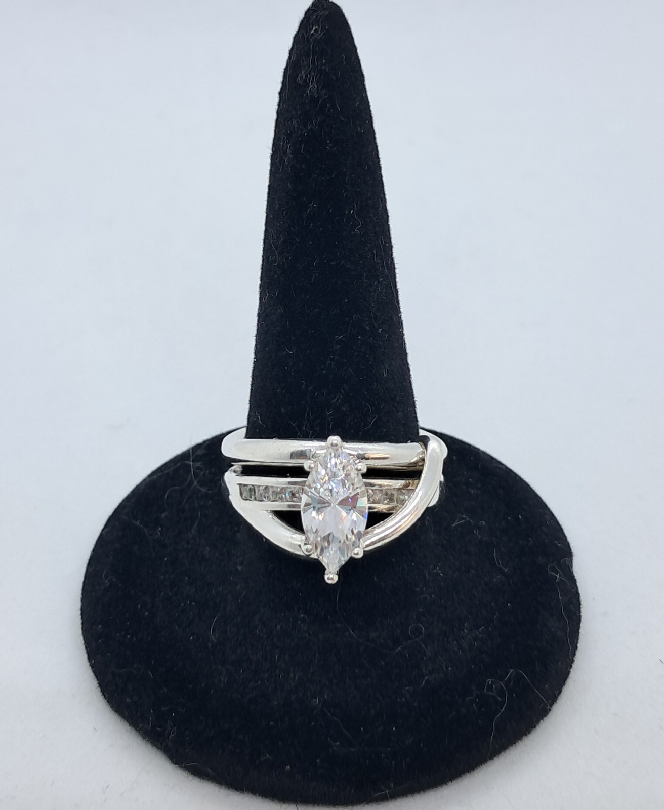 DIAMONIQUE STERLING SILVER RING WITH LARGE MARQUISE CZ & ROUND CZ ACCENTS SIZE 6