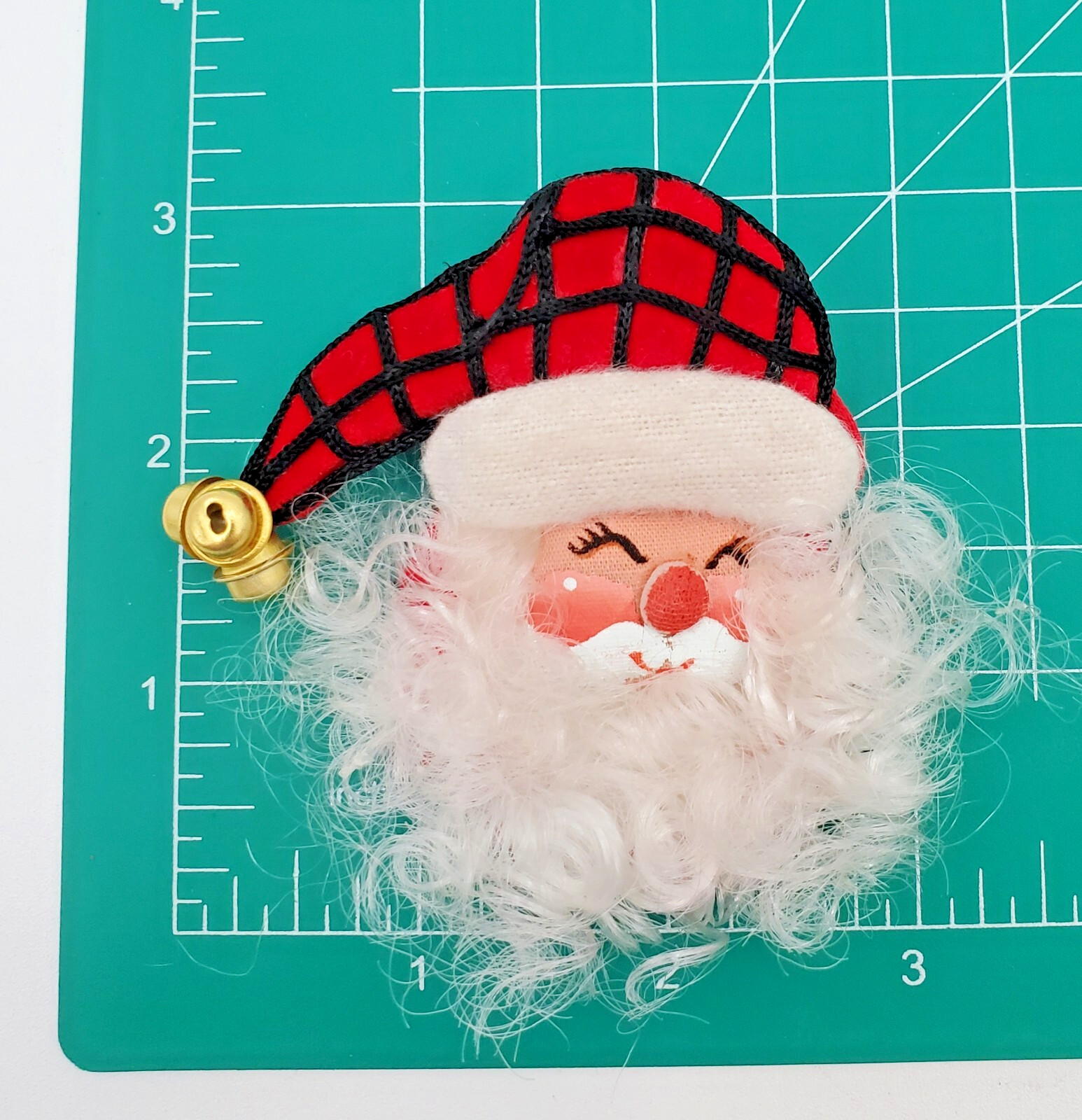 Hand Painted Fabric Santa Claus Brooch 3in Curly Beard Cute Face Red Plaid Hat