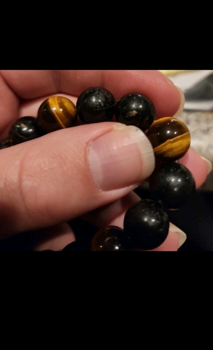 Nuumite W/ Tigers Eye Bracelet W/ magnetic clasp! Size 7.5 – 10mm beads.