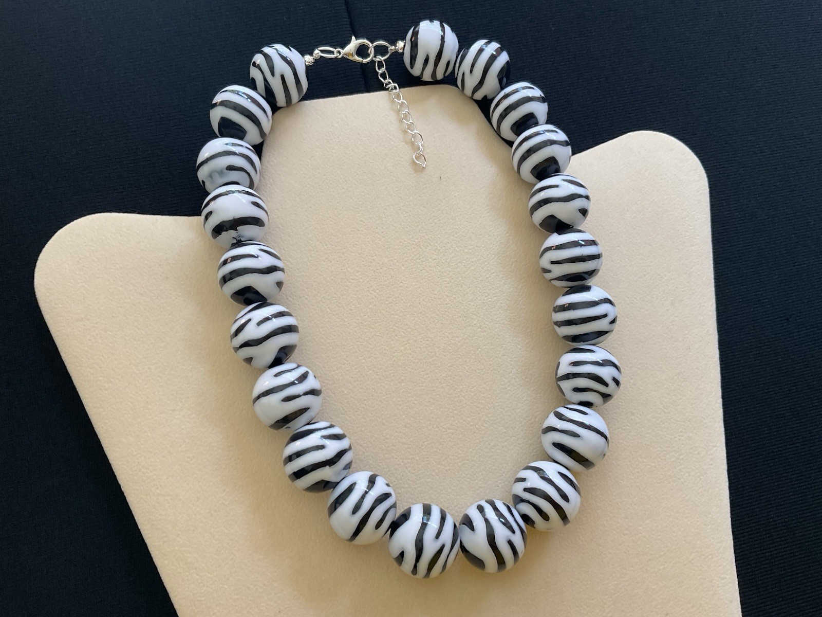 Chunky Black/white Zebra Print Beads Adjustable Necklace