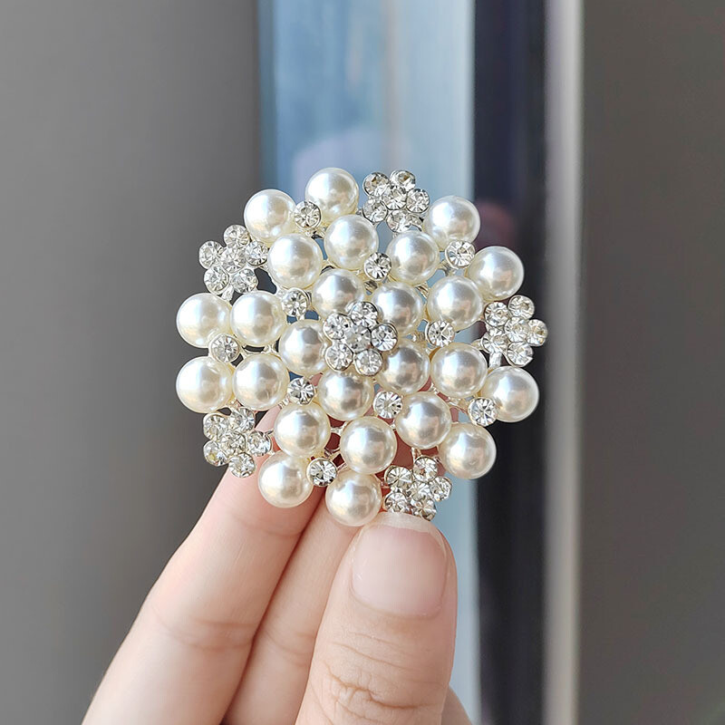 Exquisite Women Men Fashion Flower Pearl Brooch Badges Elegant Lady Classic Pin