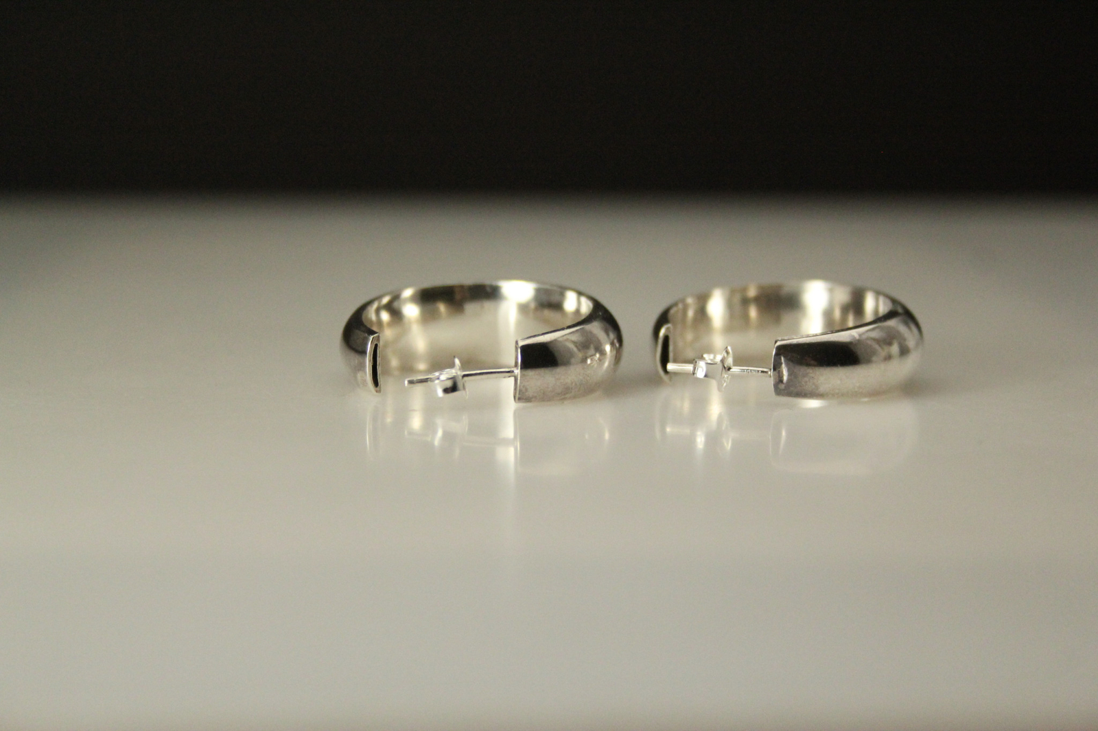 Hollow “C” Shaped Hoop Post 925 Sterling Silver Earrings 10.3 grams (EAR5708)