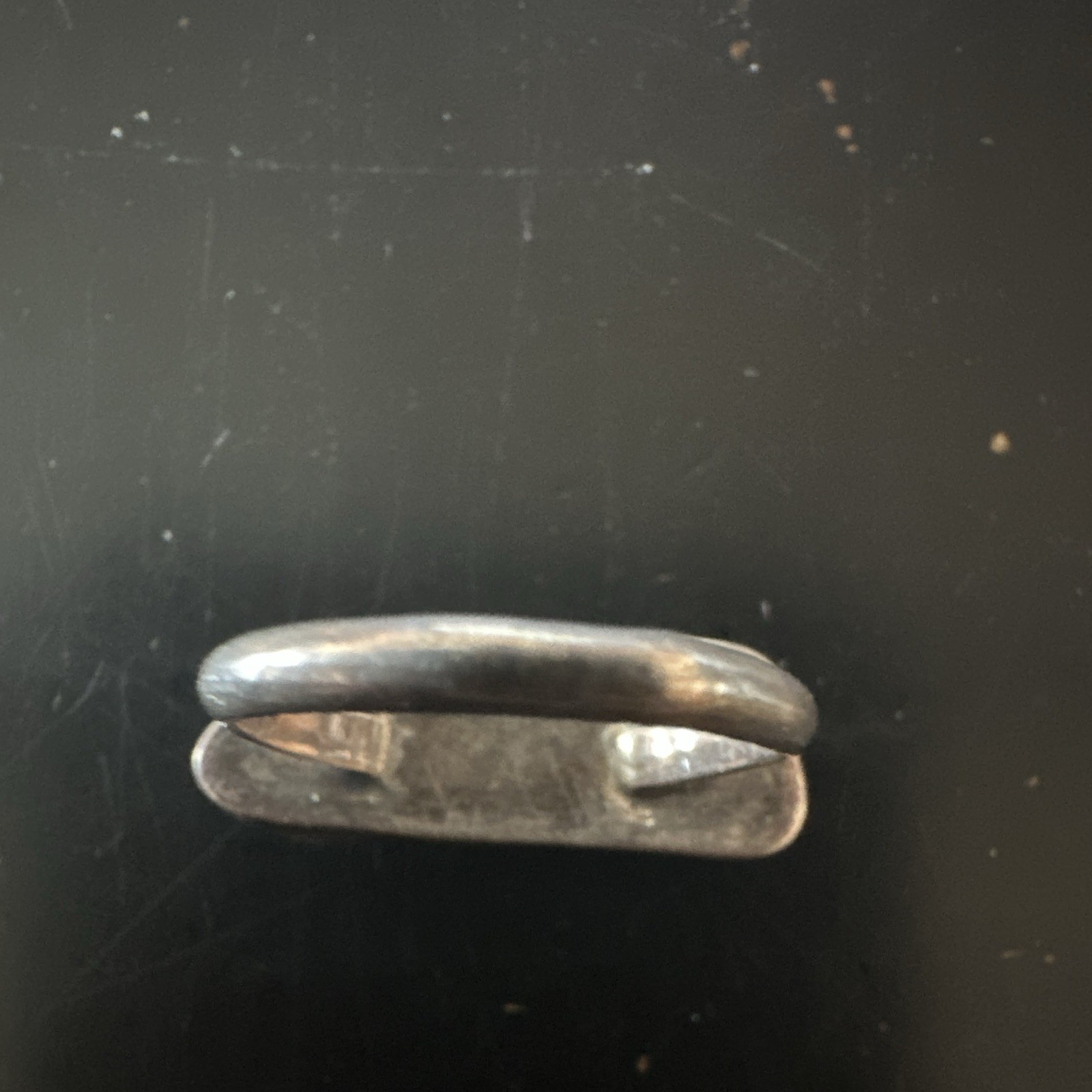 Silver Tone Metal Band Ring Size 7 with Iridescent Shell/Stone Inlay