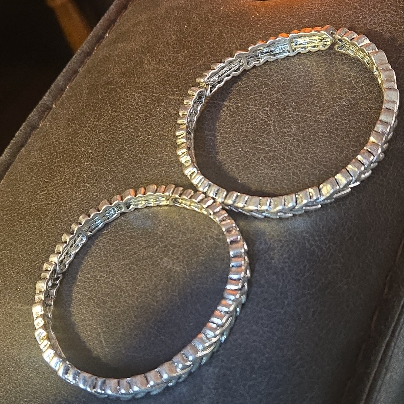 Silver Tone Textured Signed Metal Round Bangle Bracelet Set of 2 No Stone