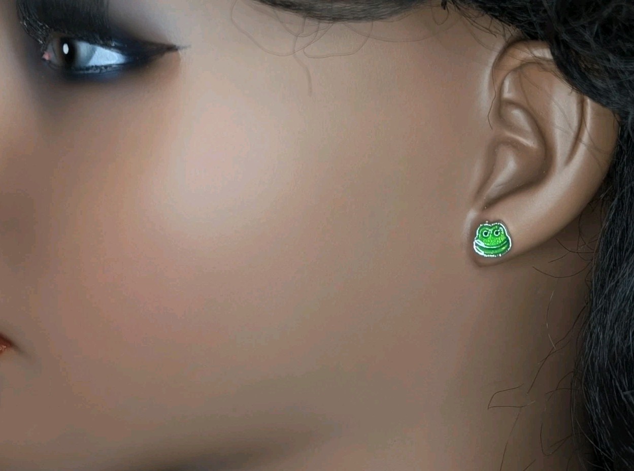 NEW Earrings Green Frog 🐸 Sterling Silver Studs Painted Fashion Earrings