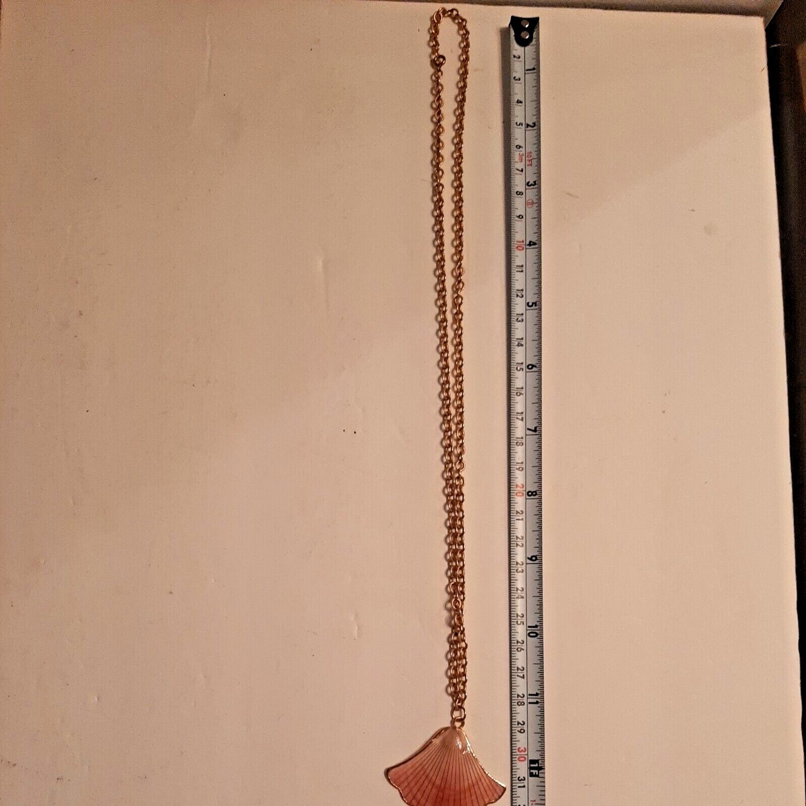 Pink Fan-Shape Shell Necklace Gold-tone 23″ Chain
