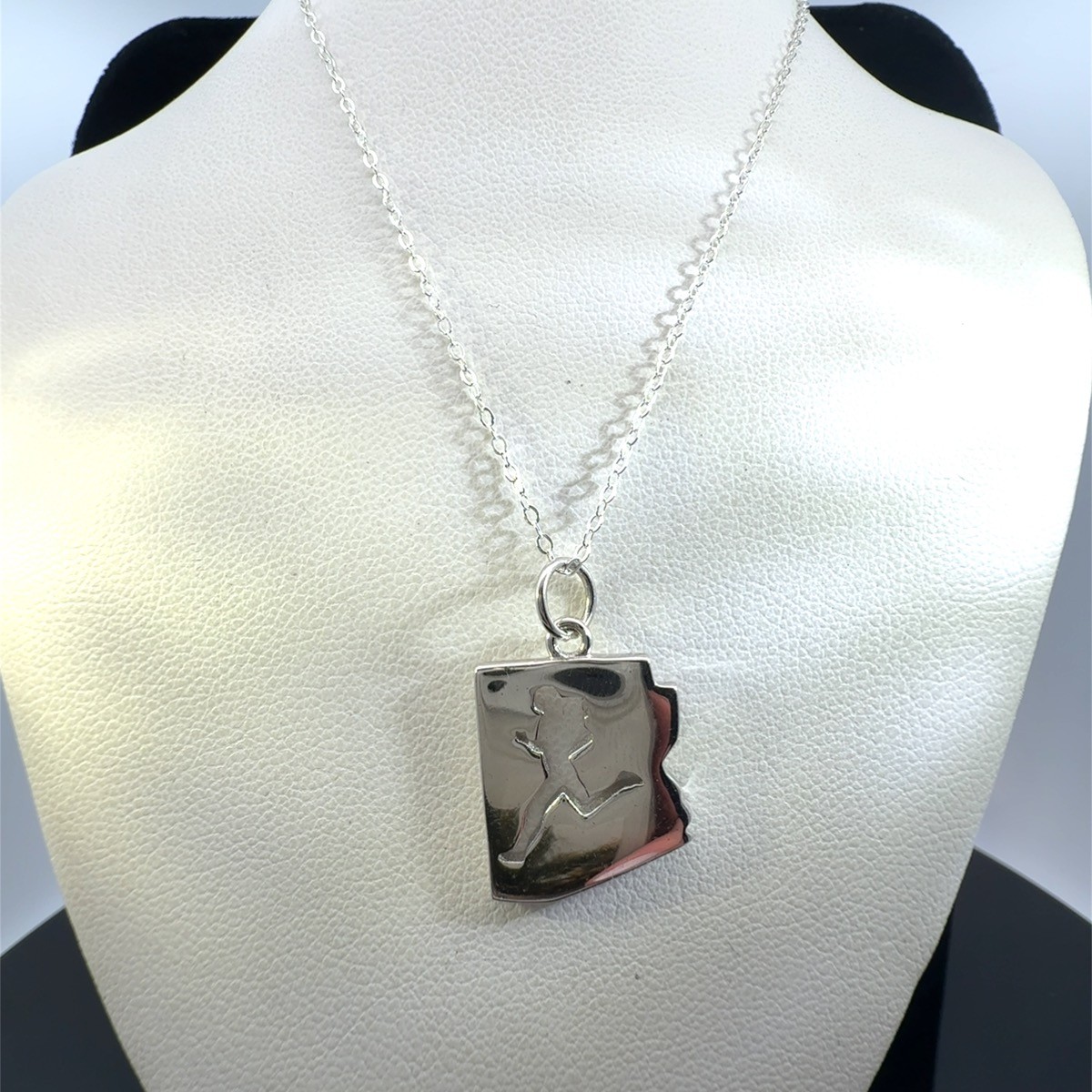 18″ 925 Sterling Silver Chain with 13.1 AZ State Running Pendant 4.5 (WCP031620)
