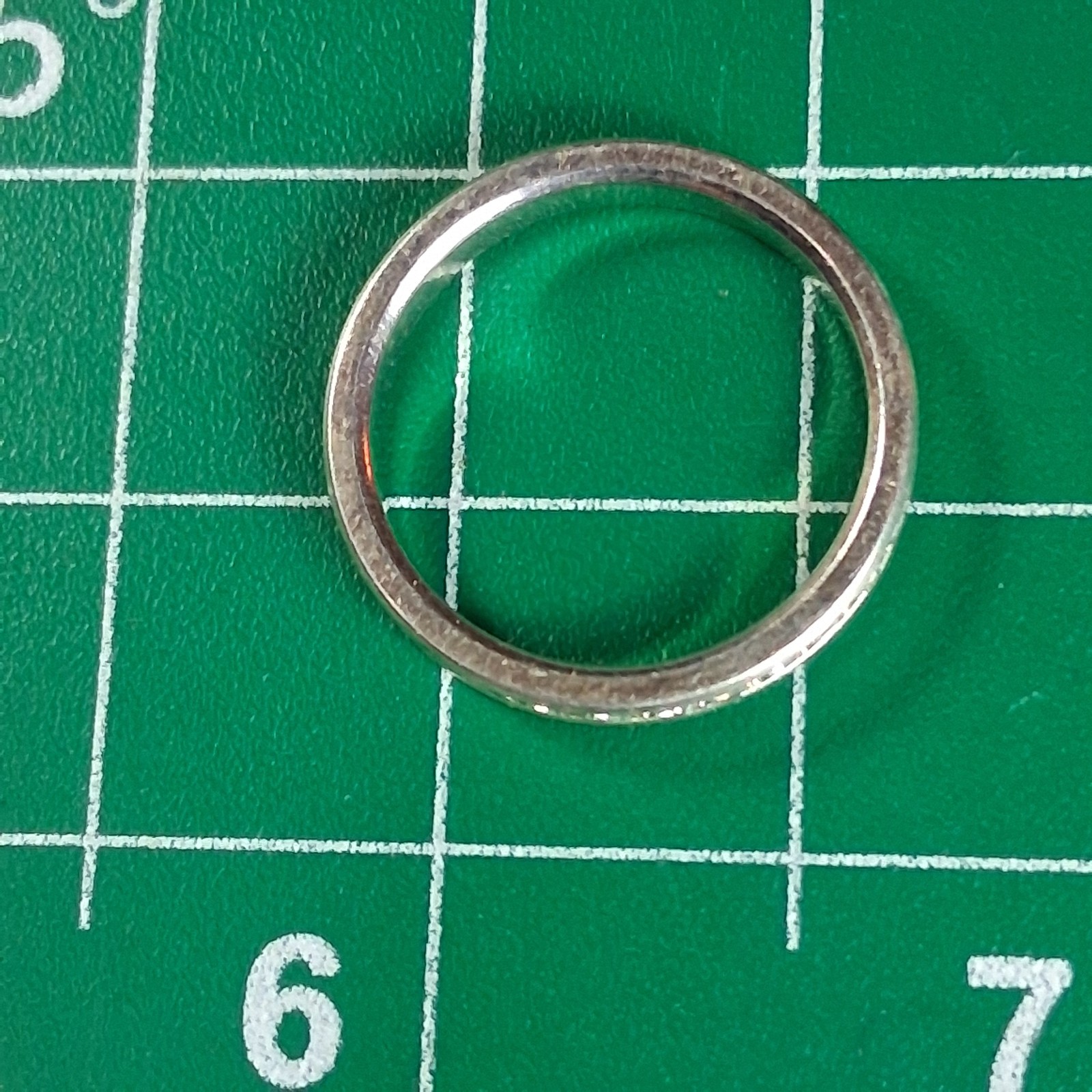 Vintage Polished Silver Tone Faceted Crystal Pave Band Size 7.5 Ring